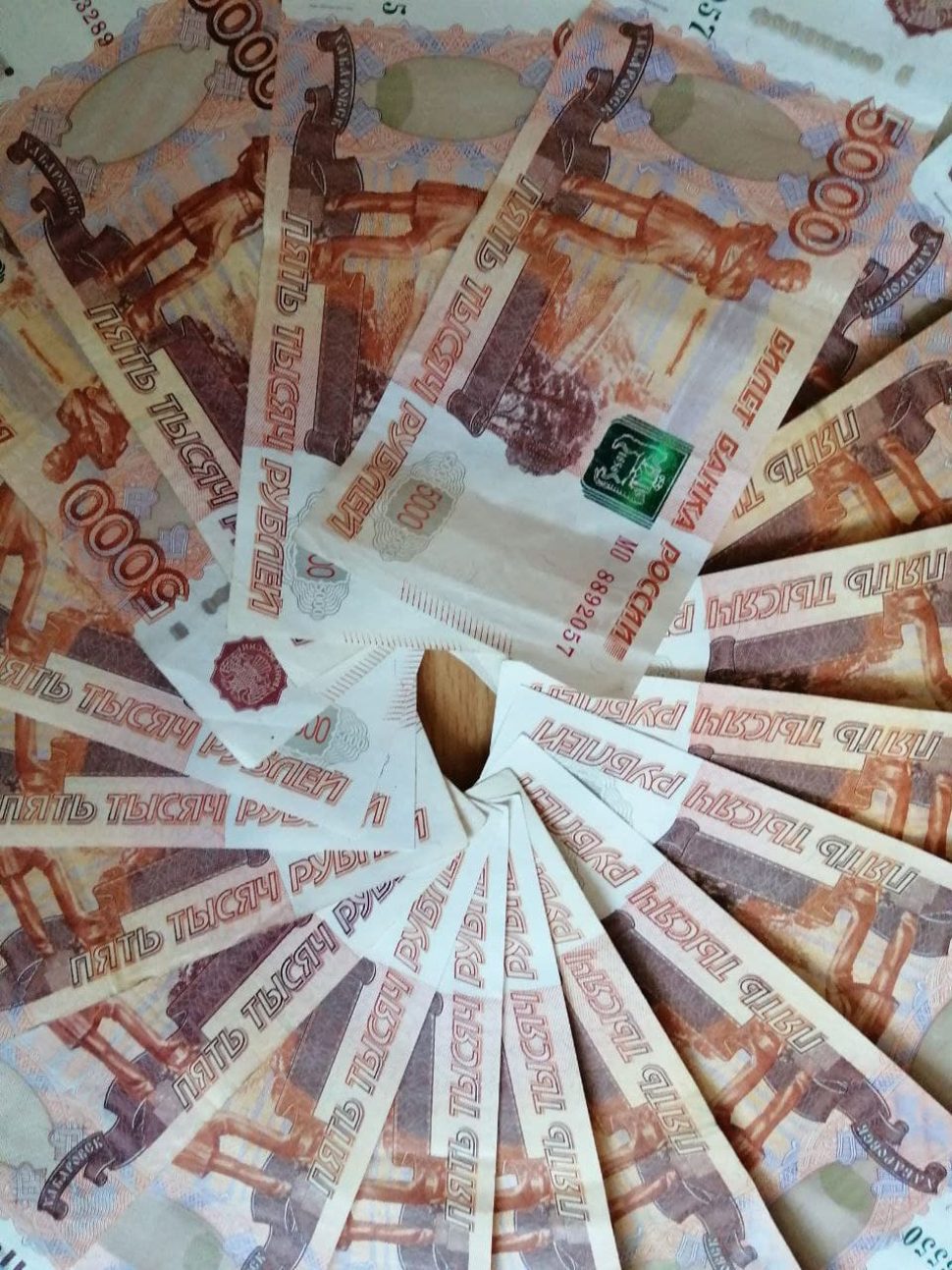 В Котласе семейная пара лишилась 800 тысяч рублей, поверив мошенникам